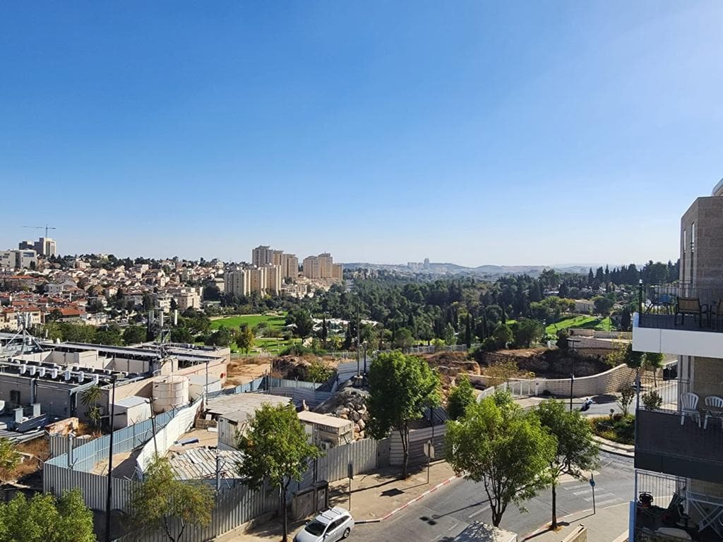 יוסף בורג 10 קומה 5 סוכה 2